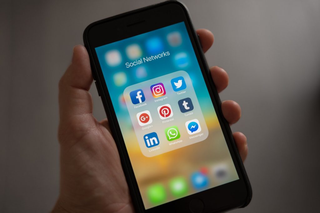 LinkedIn Features Promoting Your Business Blog Post