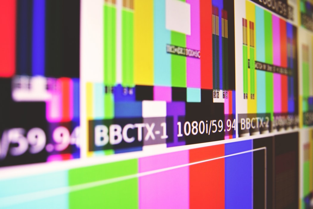 8k displays color bars