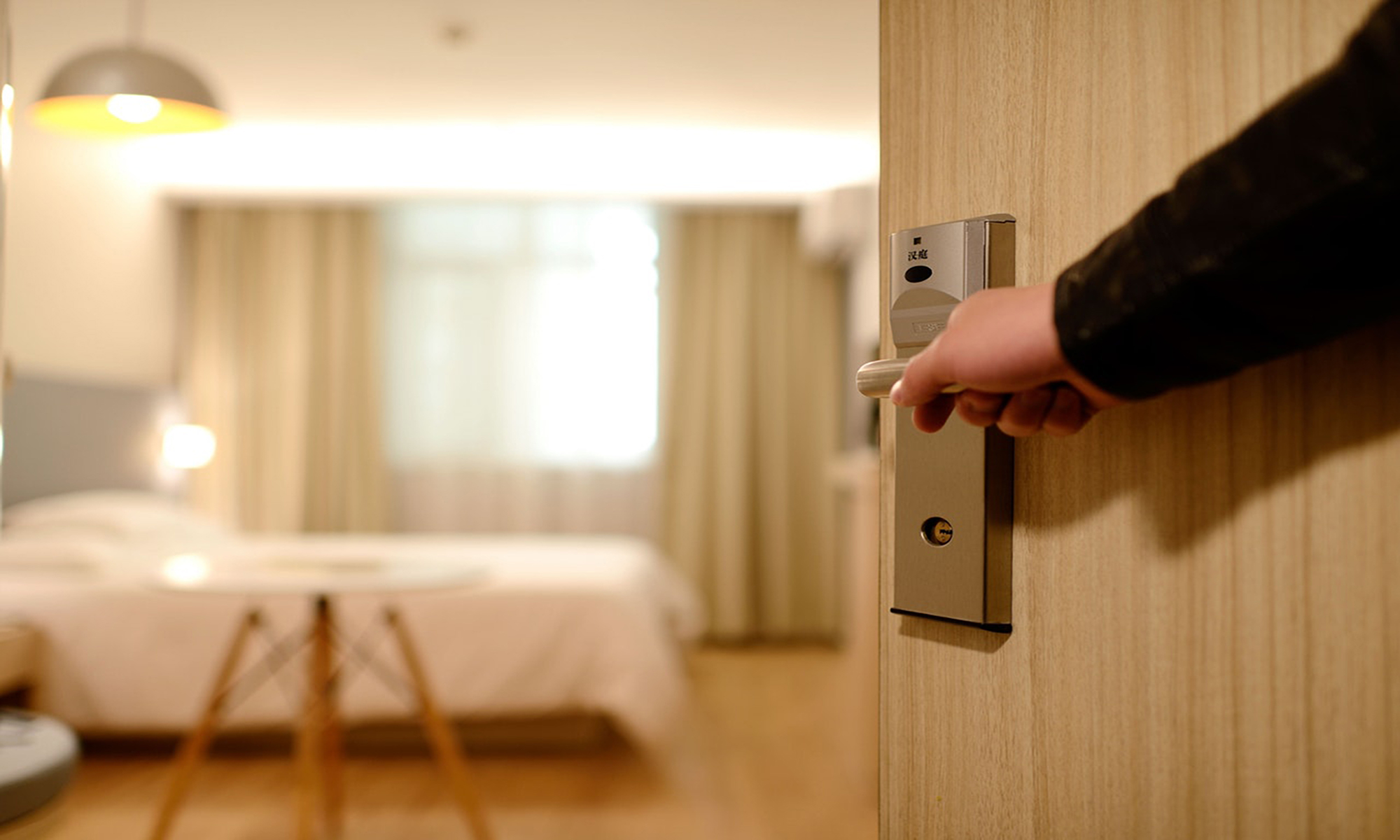 digital signage hotel