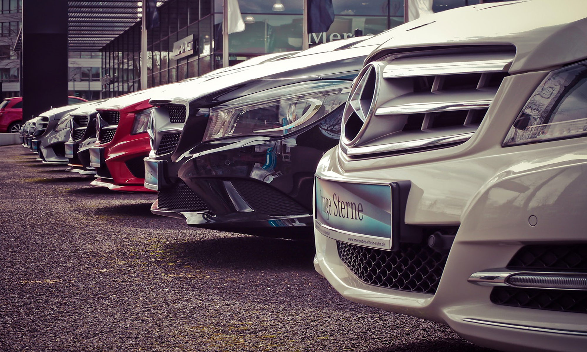 digital signage car dealership